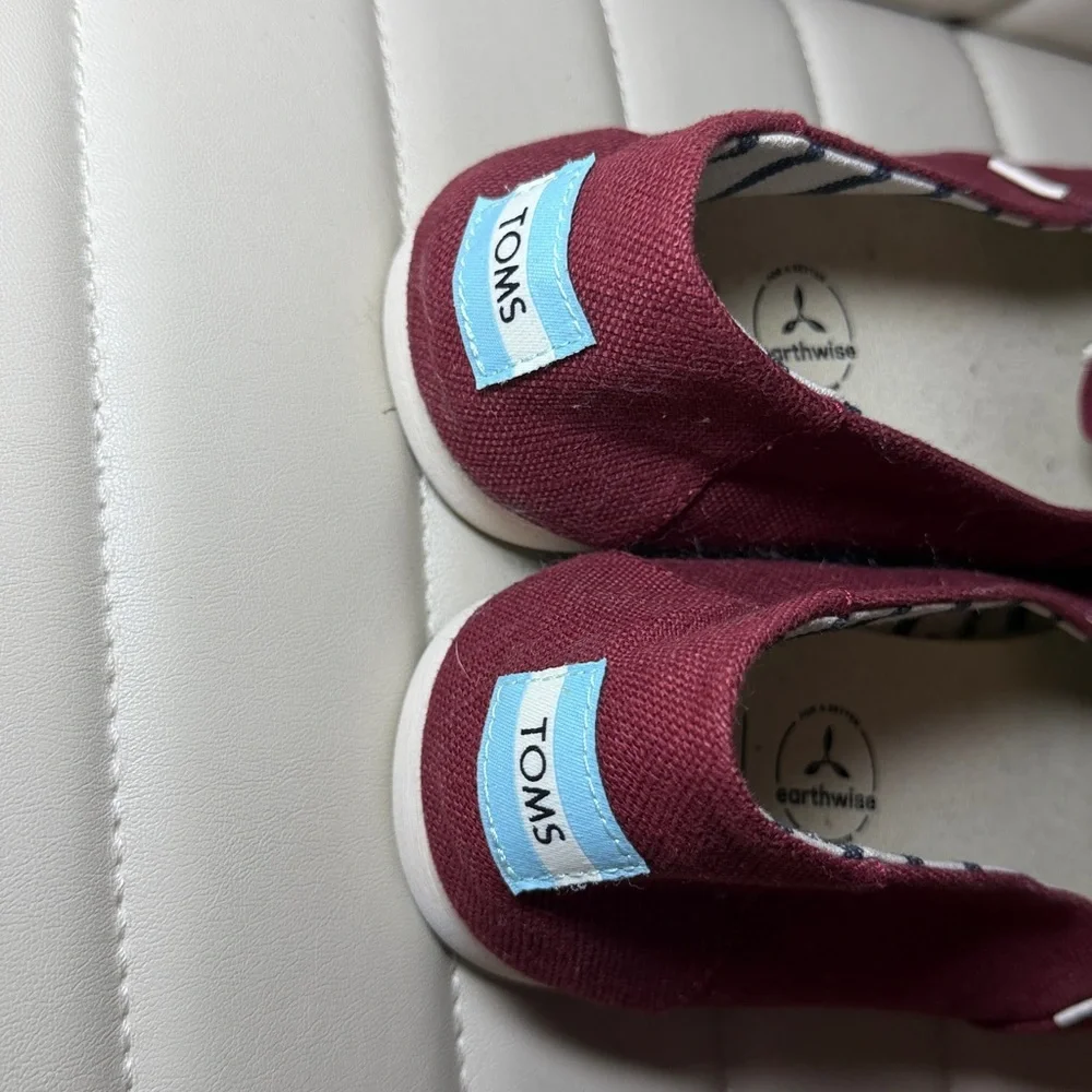 TOMS Burgundy Canvas Slip-On Shoes Men’s 9.5 (Women’s 11) Casual Comfort Flats